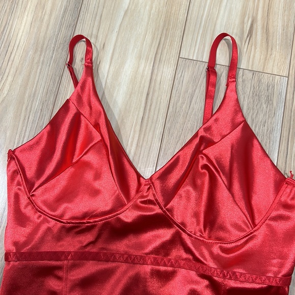 Red silk type body suit never worn - Picture 3 of 4